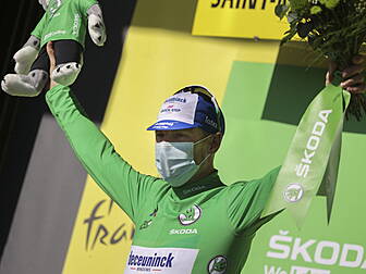 Sam Bennett takes sprint win t...